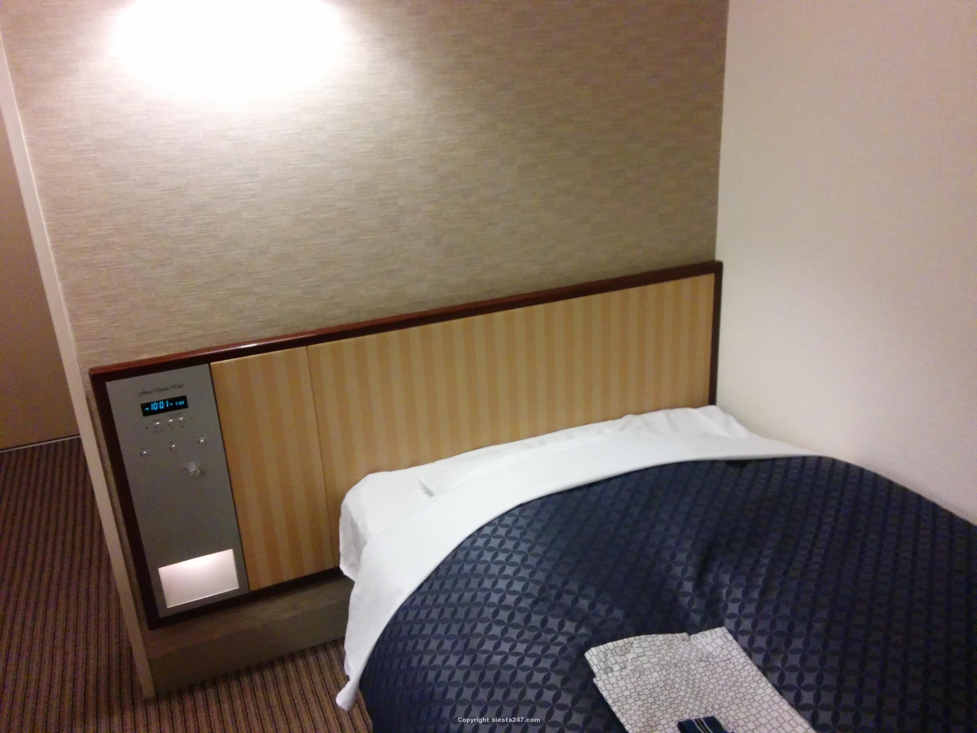 銀座キャピタルホテル本館シングルベッドです。
